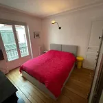 Charming And Bright Flat In A Very Convenient Area