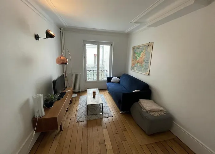 Charming And Bright Flat In A Very Convenient Area